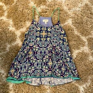 Flowy tank top with bright filigree